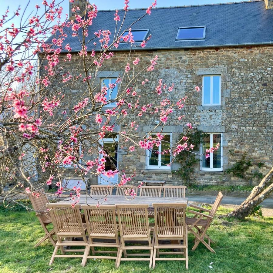 Bed and Breakfast La Breizhidence Комбур Экстерьер фото