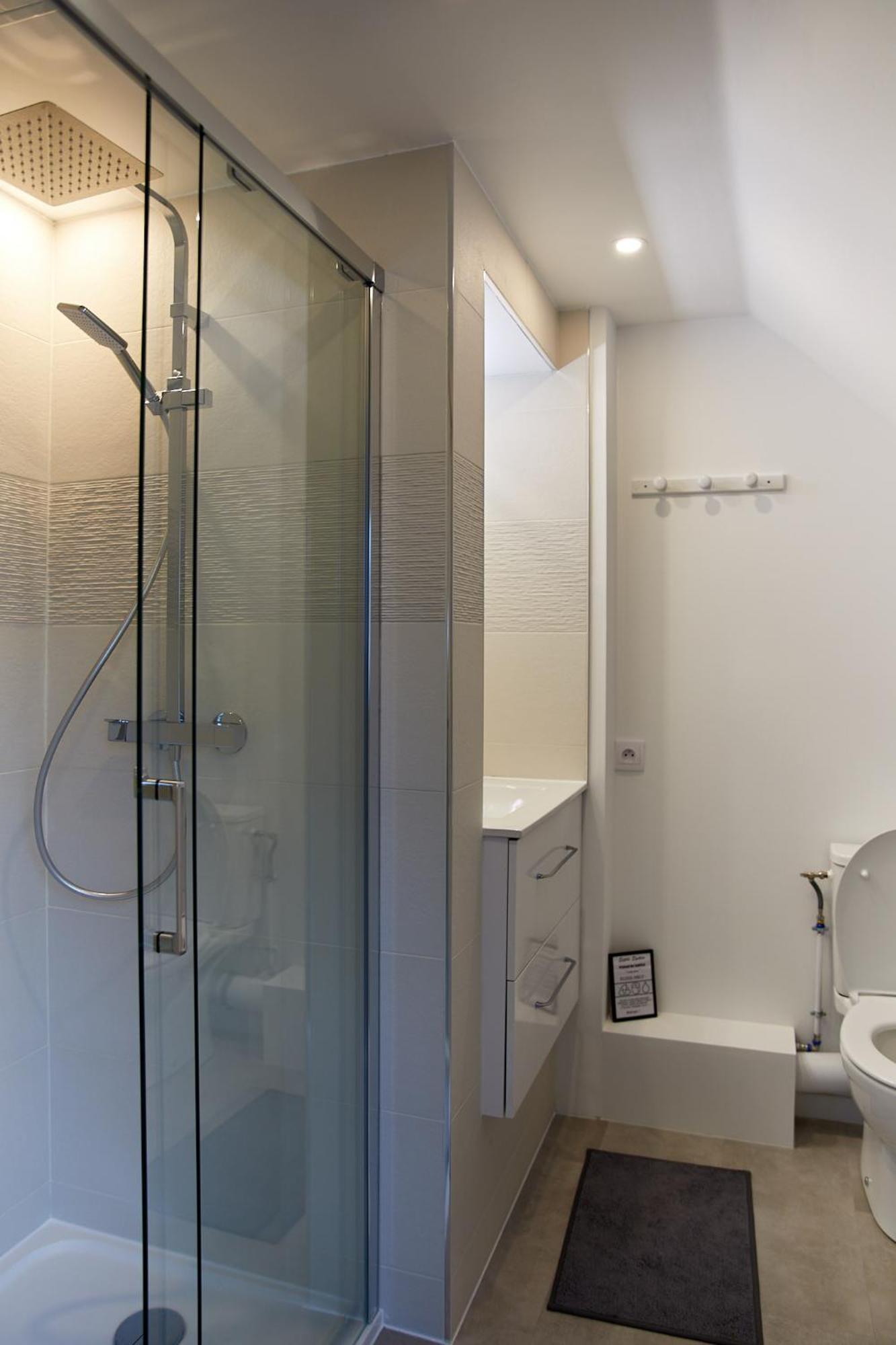 Bed and Breakfast La Breizhidence Комбур Экстерьер фото