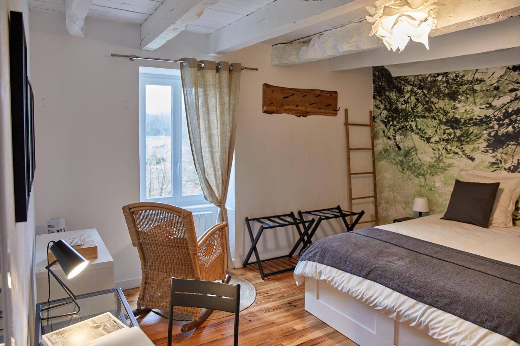 Bed and Breakfast La Breizhidence Комбур Экстерьер фото