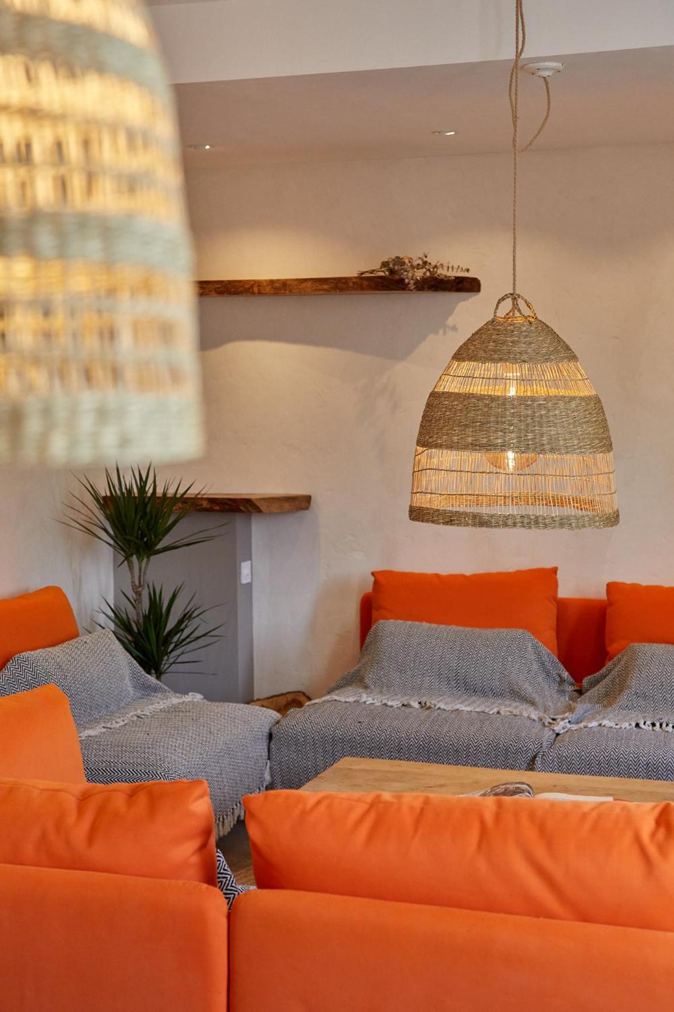 Bed and Breakfast La Breizhidence Комбур Экстерьер фото