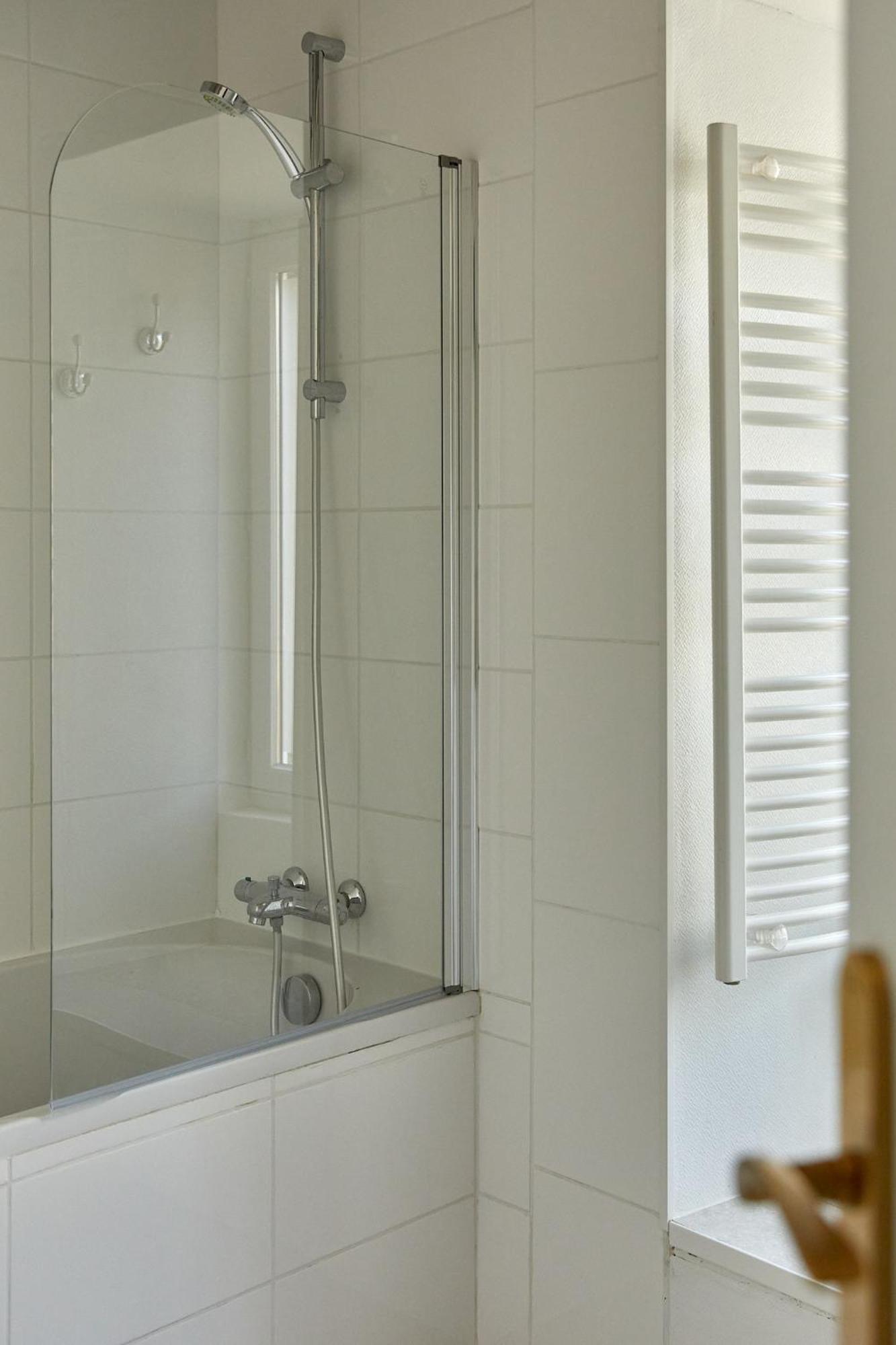 Bed and Breakfast La Breizhidence Комбур Экстерьер фото